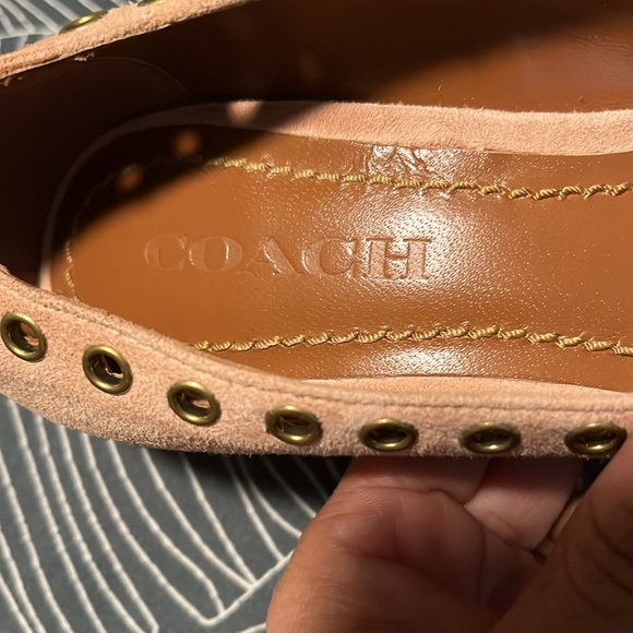 COACH LT PINK  Women's 3.5 inch heeled shoes. Pristine condition! Size 6! - Picture 9 of 10